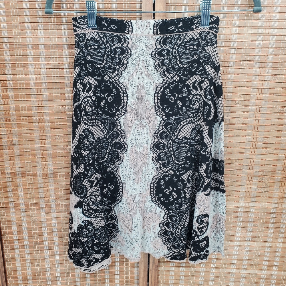 ♧ BCBGMaxazria Silk Blend Lace Print Cream and Black Skirt Size XS